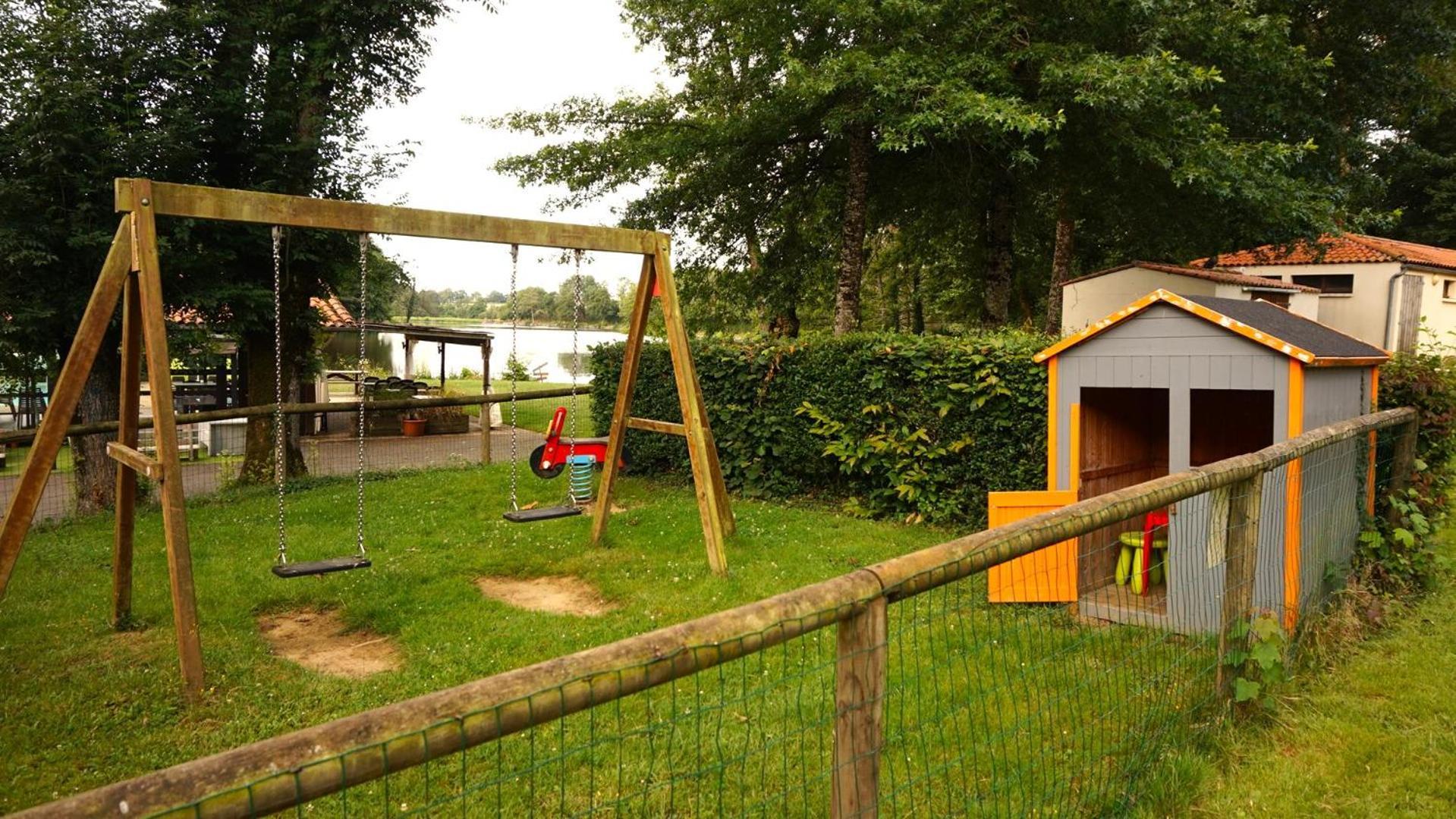 Camping L'Etruyere La Tardiere Exterior photo